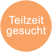 Ein orangefarbener Kreis mit weißer Schrift in der Mitte, die Aktuell gesucht lautet und darauf hinweißt, dass ein neuer Mitarbeiter gesucht wird